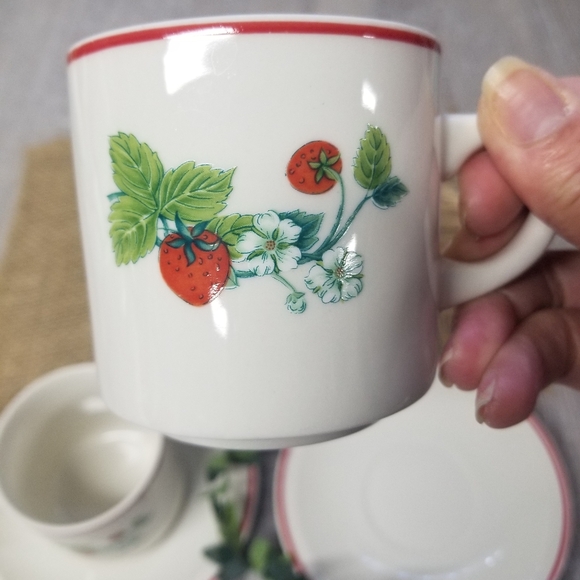 Rare Vintage Strawberry Mugs - Picture 7 of 9